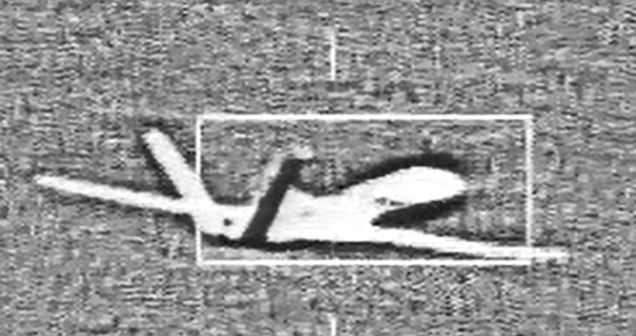 空軍F-16型機監控中共無偵10無人機。（圖／國防部提供）