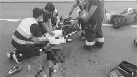 新北,成蘆橋,車禍,女騎士,73歲翁,開車,撞噴,頭破,無呼吸,歐卡（圖／翻攝畫面）