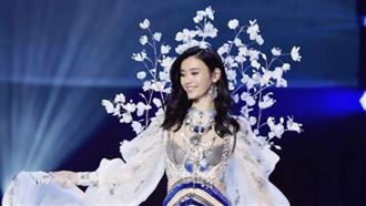奚夢瑤婚禮畫面瘋傳　維密一摔又上熱搜