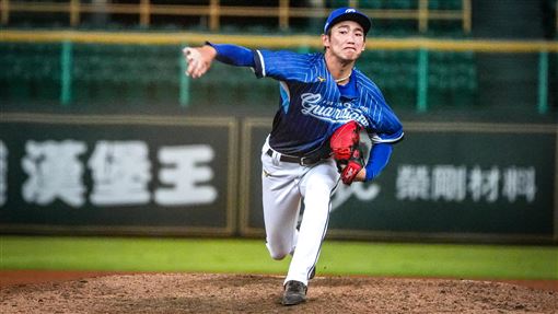 魔鷹右打對決投手劉俊豪　悍將遭雄鷹血洗