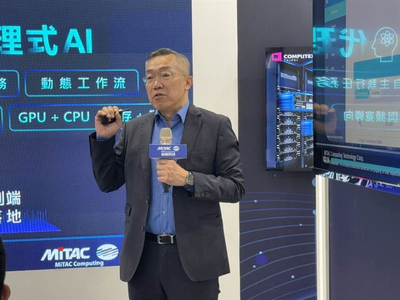 神雲 COMPUTEX 大秀 AI 液冷與機櫃整合實力,總座黃承德拍板今年成長無懸念。面對缺料壓力,採取彈性交期策略,更藉由越南與美國新廠全球調配產能,展現從硬體組裝升級為高附加價值液冷散熱方案的轉型野心。(圖/記者師瑞德攝影)