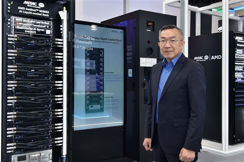 神雲 COMPUTEX 大秀 AI 液冷與機櫃整合實力,總座黃承德拍板今年成長無懸念。面對缺料壓力,採取彈性交期策略,更藉由越南與美國新廠全球調配產能,展現從硬體組裝升級為高附加價值液冷散熱方案的轉型野心。(圖/神雲提供)