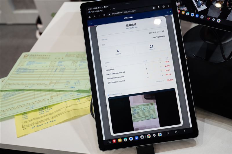 缺工海嘯襲擊餐飲業，佳世達旗下星益欣與六扇門聯手，在 COMPUTEX 端出「24小時 AI 店長」。透過巡店機器人、智慧點餐與決策平台，將店長經驗數位化，這場由 AI 接管門市決策的實驗，正重塑餐飲業的營運天花板。（圖／佳世達提供）