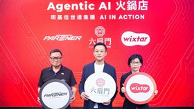缺工海嘯襲擊餐飲業，佳世達旗下星益欣與六扇門聯手，在 COMPUTEX 端出「24小時 AI 店長」。透過巡店機器人、智慧點餐與決策平台，將店長經驗數位化，這場由 AI 接管門市決策的實驗，正重塑餐飲業的營運天花板。（圖／佳世達提供） 