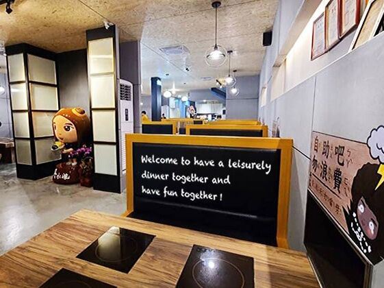 台中市大雅區一間連鎖火鍋店熄燈，夫妻遭爆涉嫌捲數億元後潛逃出國。（圖／翻攝自業者臉書）