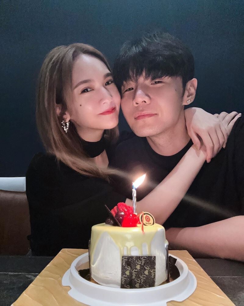 楊丞琳（左）生日敏感撞上六四天安門事件，她老公李榮浩連續12年準時獻祝福。（圖／翻攝自IG）