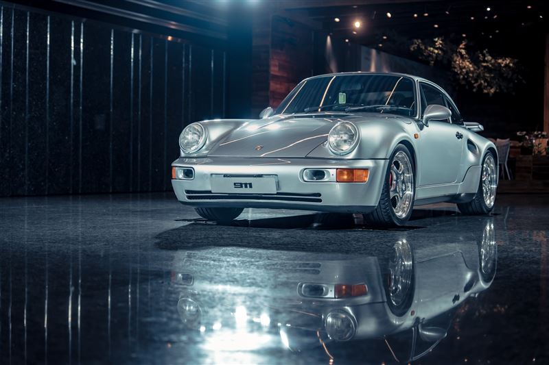 經典911 Turbo S於Porsche NOW台中概念店展出。（圖／Porsche提供）
