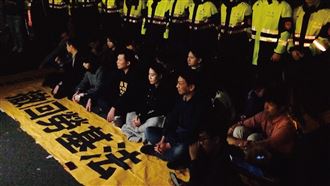 他批黃國昌踩戰友往上爬：當年時力說謊？