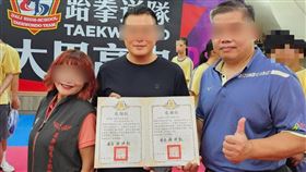 台中連鎖火鍋店，丹水滾，倒閉，負責人疑吸金50億，一家4口逃往中國，失聯，投資，(圖／翻攝自臉書)