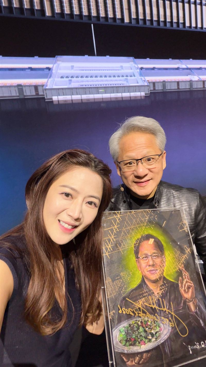 張熙恩與黃仁勳合照。（圖／翻攝自張熙恩臉書）