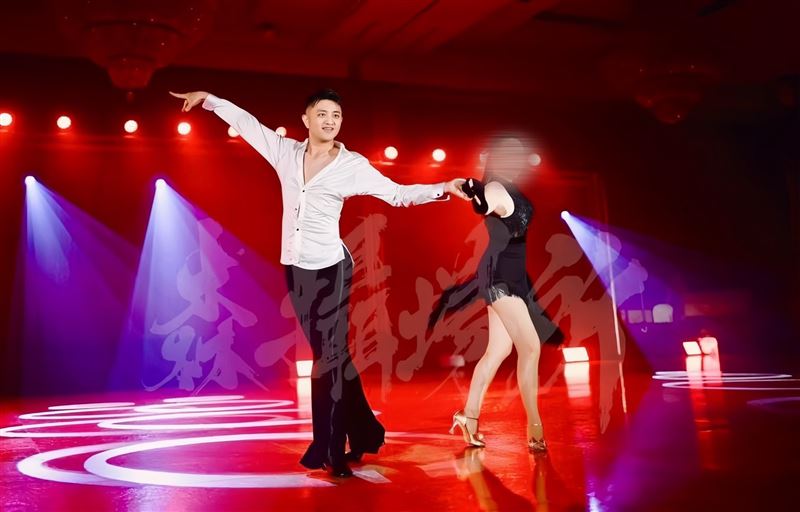 盧季佑與妻子因為國標舞結緣修成正果。（圖／森攝場所提供）