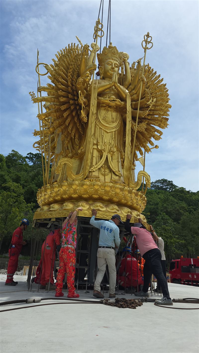 千手觀音順利安座。（圖／胡漢龑提供）