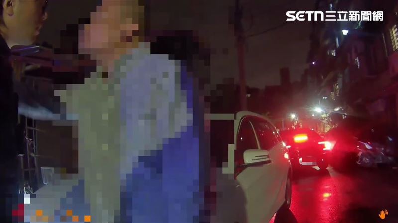 北市張男不滿警員倒車太慢嗆聲遭判罰金3000元。（圖／翻攝畫面）