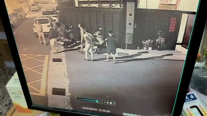 債主到黃男家找人沒人應門，驚覺黃男一家早已人去樓空。（圖／翻攝畫面）