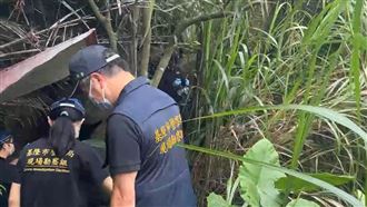 除草工人突聞惡臭！撥開草叢驚見男屍嚇壞
