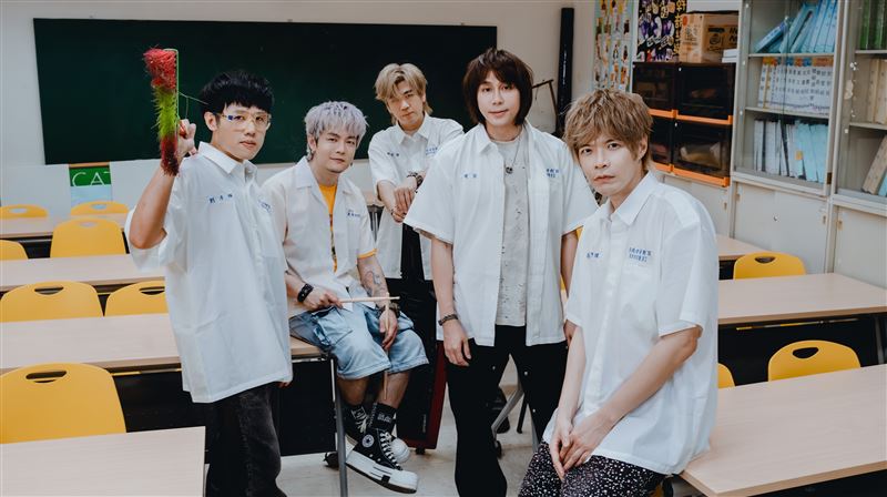 八三夭劉逼（左起）阿電、小橘、霸天、阿璞預告演唱會驚喜。（圖／KKLIVE、不搖就滾提供）