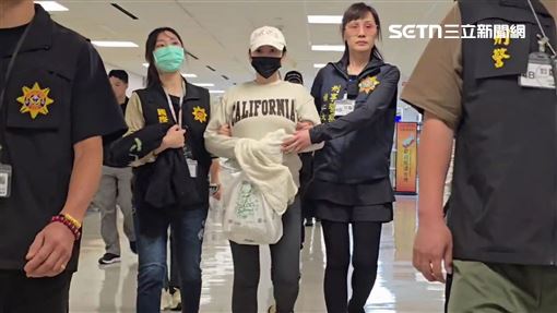 遣返班機抵達桃機　劉喬安被刑警上銬逮捕