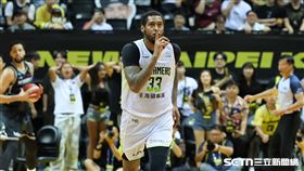 TPBL總冠軍賽G6，福爾摩沙夢想家洋將湯普金斯剩下24.1秒投進三分球。（圖／記者劉彥池攝影）
