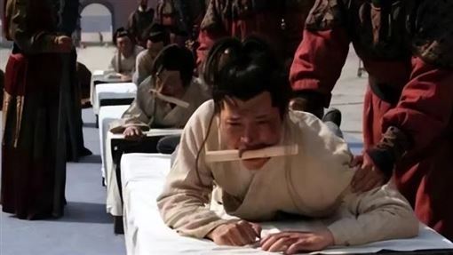 朱元璋跌倒，大臣好心去扶竟被斬？真相曝