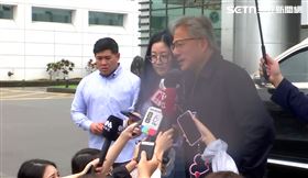 黃仁勳、Lori、松山機場、輝達、NVIDIA（圖／三立iNEWS） 