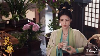 白鹿自掘墳墓對空氣說話　瘋魔演技嚇壞網