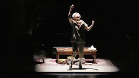 王琄以強勢控制與情緒勒索撕裂家人關係，展現極具張力的演出。（圖／綠光劇團提供）
