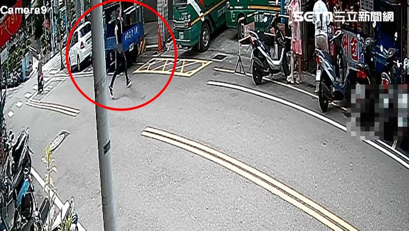 郵局經理報案提告30分鐘後，劉男持菜刀闖入郵局卸貨區砍殺外包工。（圖／民眾提供）