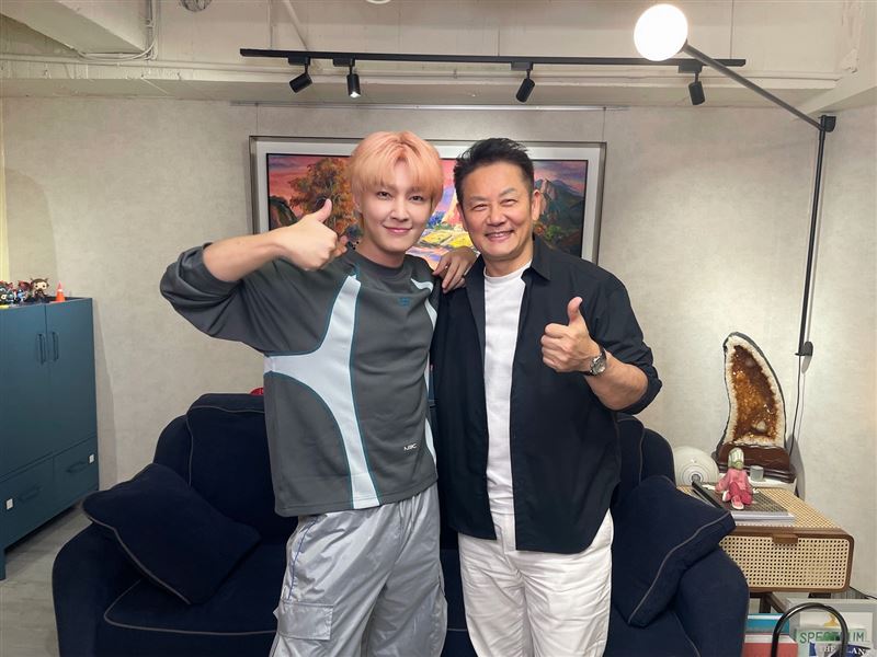 徐乃麟邀請炎亞綸擔任嘉賓，錄製《告訴乃論》，兩人默契十足，持續打造高討論度網路綜藝內容。（圖／大浪娛樂提供）