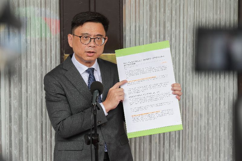 民進黨高雄市長參選人賴瑞隆日前就TVBS民調提出質疑，指TVBS官網隨後註明該民調由國民黨高雄市長參選人柯志恩委託進行，賴瑞隆批評，此份民調形同「自產自銷」，刻意營造選情呈現55波的印象