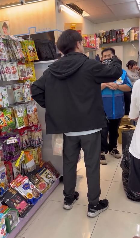 有玩家不滿領不到購買戰鬥陀螺的號碼牌，向店長抗議。（圖／翻攝自Threads @yourue.3100）