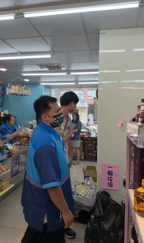 店長解釋店內限制只有14個戰鬥陀螺，有6名店員休假也來排隊搶購，上午7點前就已經排了14人。（圖／翻攝自Threads @yourue.3100）