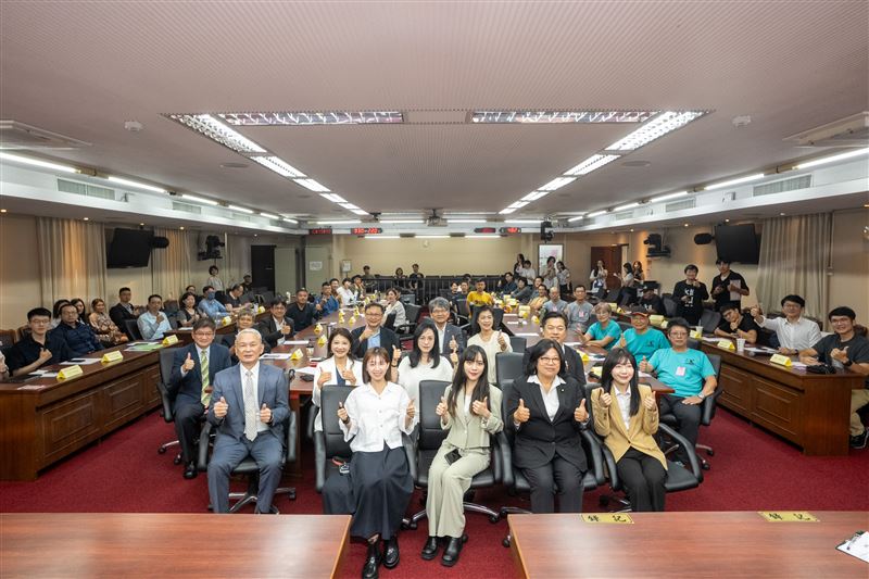 為促進山岳及海洋運動政策發展，立委張雅琳、黃捷、莊瑞雄偕同多名立委成立「立法院山海運動政策連線」，邀集各界代表共同參與。（圖／張雅琳國會辦公室提供）