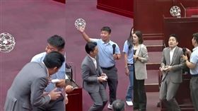 蔣萬安在台北市議會挑戰無人機足球，還半蹲、彎腰躲球（組合圖／翻攝畫面）
