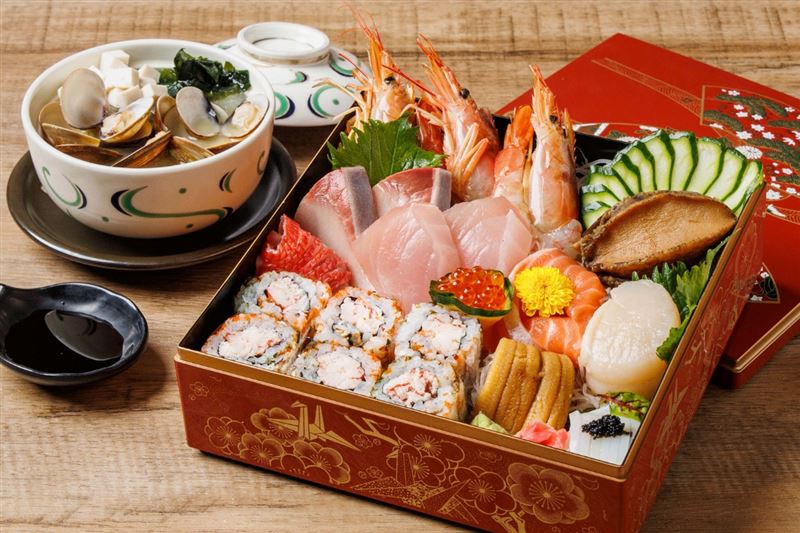 順園日式料理推出海鮮珠寶盒套餐，持指定餐券可於平日享一券兌換兩套的獨家優惠。（圖／福容台北一館提供）