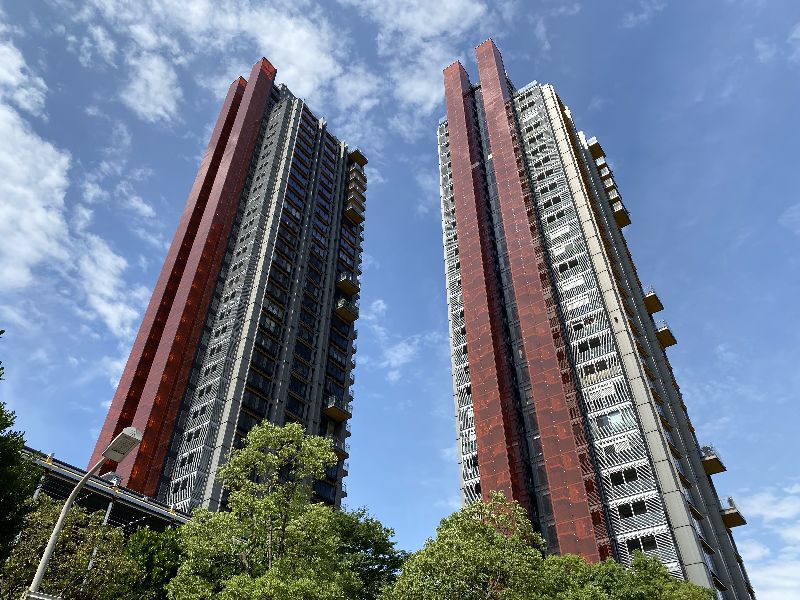 住商機構大家房屋5日表示，北市高總價市場在股市熱絡時傳天價交易。觀察台北地政雲，大安區指標豪宅「元利信義聯勤」新增2筆高樓層交易，成交單價分別達新台幣285.7、283.6萬元。（住商機構提供）