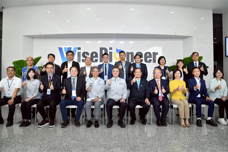 行政院長卓榮泰前往台中市參訪旭東機械工業股份有限公司（圖／行政院提供）