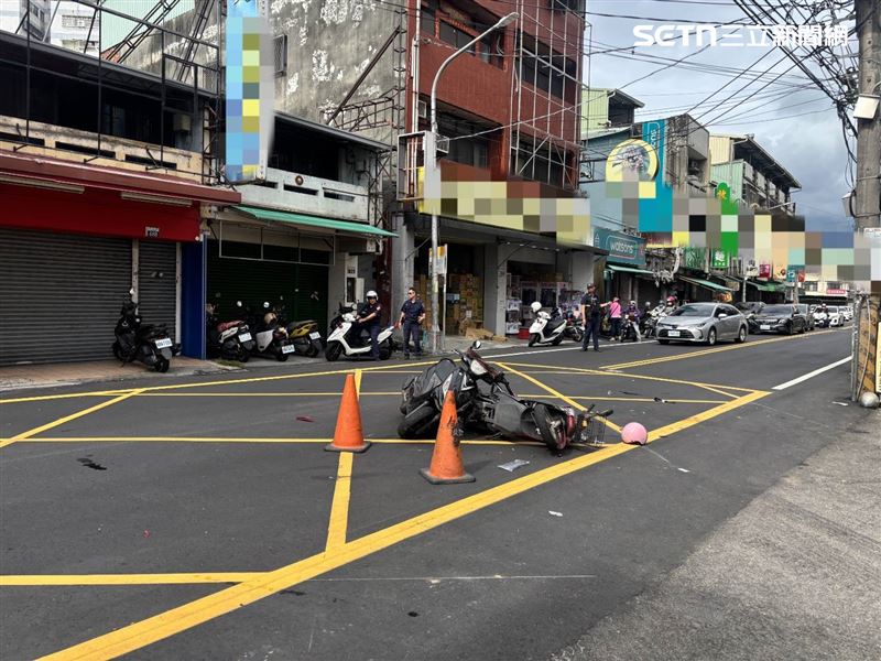 台中太平區發生機車車禍，一名82歲婦人送醫途中失去生命跡象。（圖／翻攝畫面）