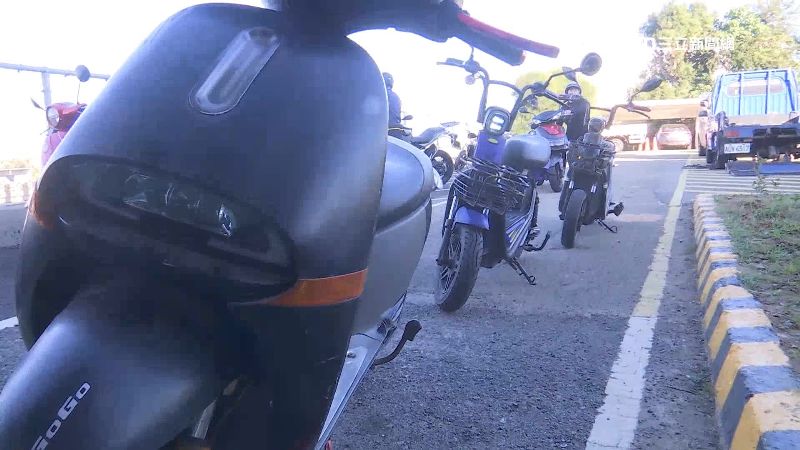現在想租微型電動二輪車,須注意新政策。(圖/資料照)