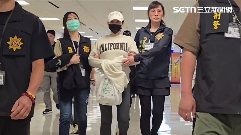 涉嫌侵占、詐欺及毒品等罪遭5地檢署通緝的「太陽花女王」劉喬安，潛逃美國7年後遭押解返台。（圖／翻攝畫面）