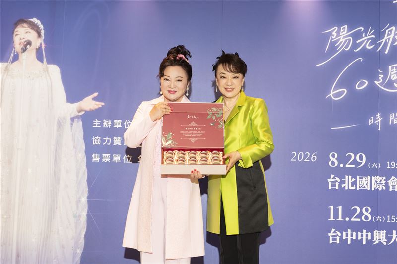 翁倩玉將舉辦演唱會，白冰冰驚喜現身力挺。（圖／大大娛樂提供）