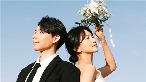 男星突拋結婚震撼彈　套牢大10歲圈內女友
