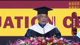 世新大學校長陳清河近期畢業典禮發言惹議。（圖／翻攝自世新大學畢業典禮YT影片）