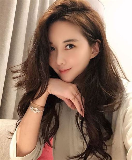 曾因涉毒事件遭南韓電視圈封殺的42歲女星張美仁愛，退圈近6年後宣布將展開新事業。（圖／翻攝自IG）