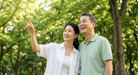 全球人壽攜手彰化銀行首賣「全球人壽溢美至富利率變動型美元還本終身保險」打造高資產及退休族群新標配。（圖／全球人壽）