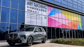 BMW總代理汎德特別於展區現場策劃「BMW X7 X Leroy LEE」全新主題展演。（圖／BMW提供）