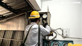 台北市延平北路某棋牌社兩度被查獲後仍持續營業，市府執行斷水斷電處分。（圖／翻攝畫面）