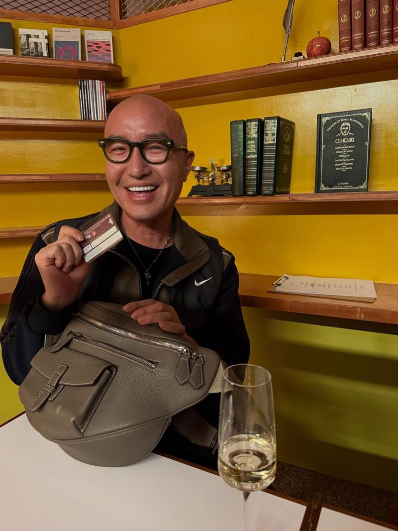 韓國演藝圈首位公開出櫃藝人的洪錫天。（圖／翻攝自IG @tonyhong1004）