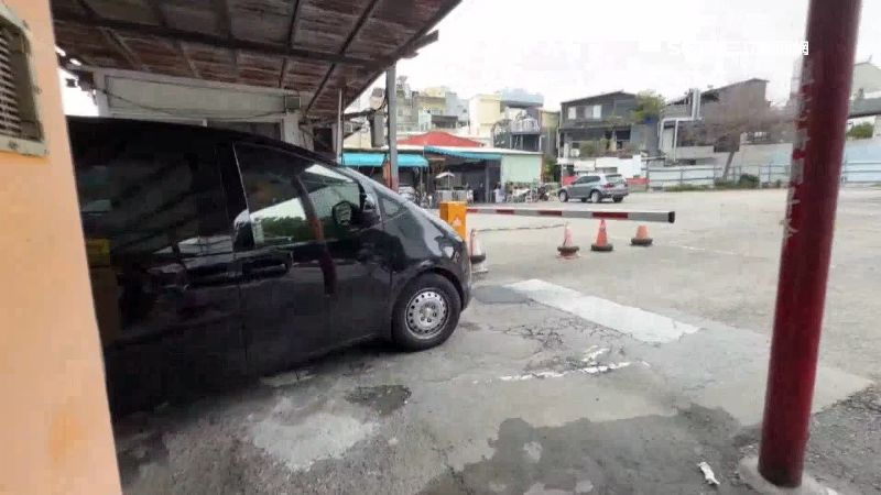 停車繳費機故障女控超收 業者:超過1分鐘