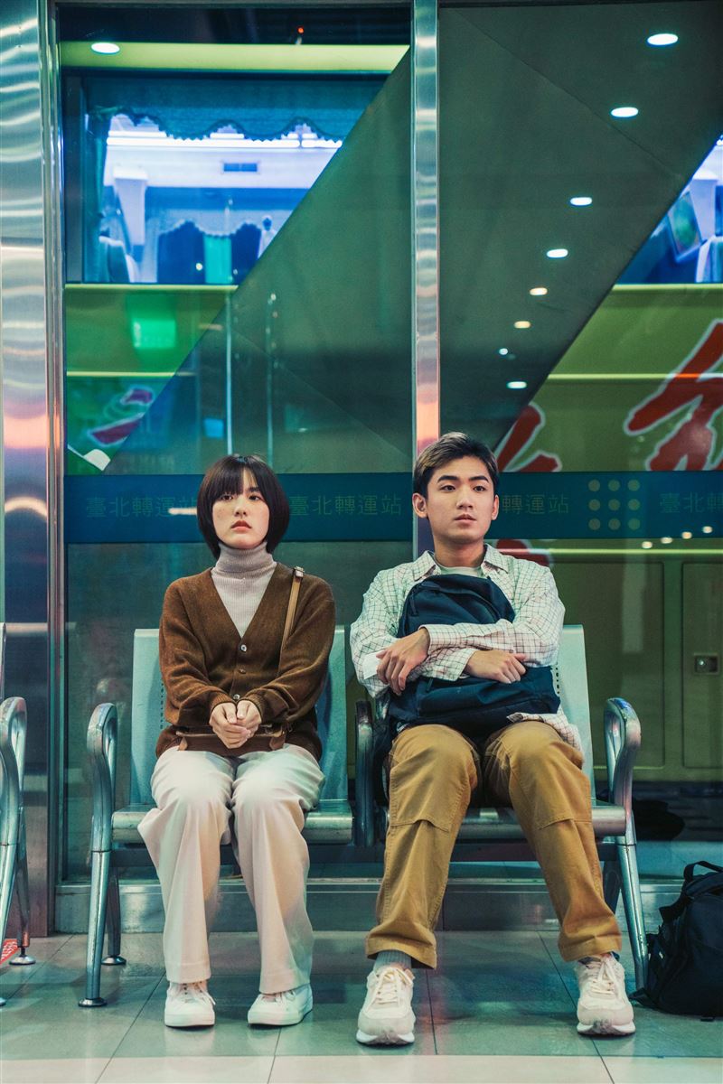 北影「非常新人」鄧筠熹（左）、香港演員孫君陶（右）在公視學生劇展《最想去的地方》飾演一對人生藍圖不一致的情侶。（圖／公視提供）