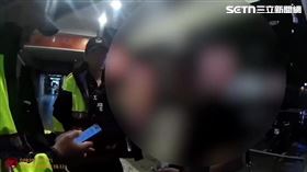 北市華男酒後攔計程車返家未果，接連騷擾2名騎士及計程車乘客。（圖／翻攝畫面）